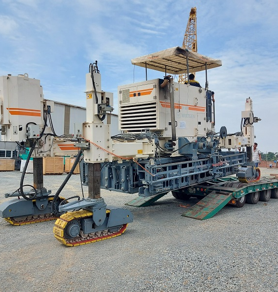 Máy trải mặt đường bê tông xi măng