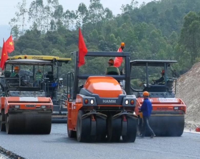 Nhà Thầu Thi Công Hạng Mục Bê Tông Nhựa Nóng, Láng Nhựa